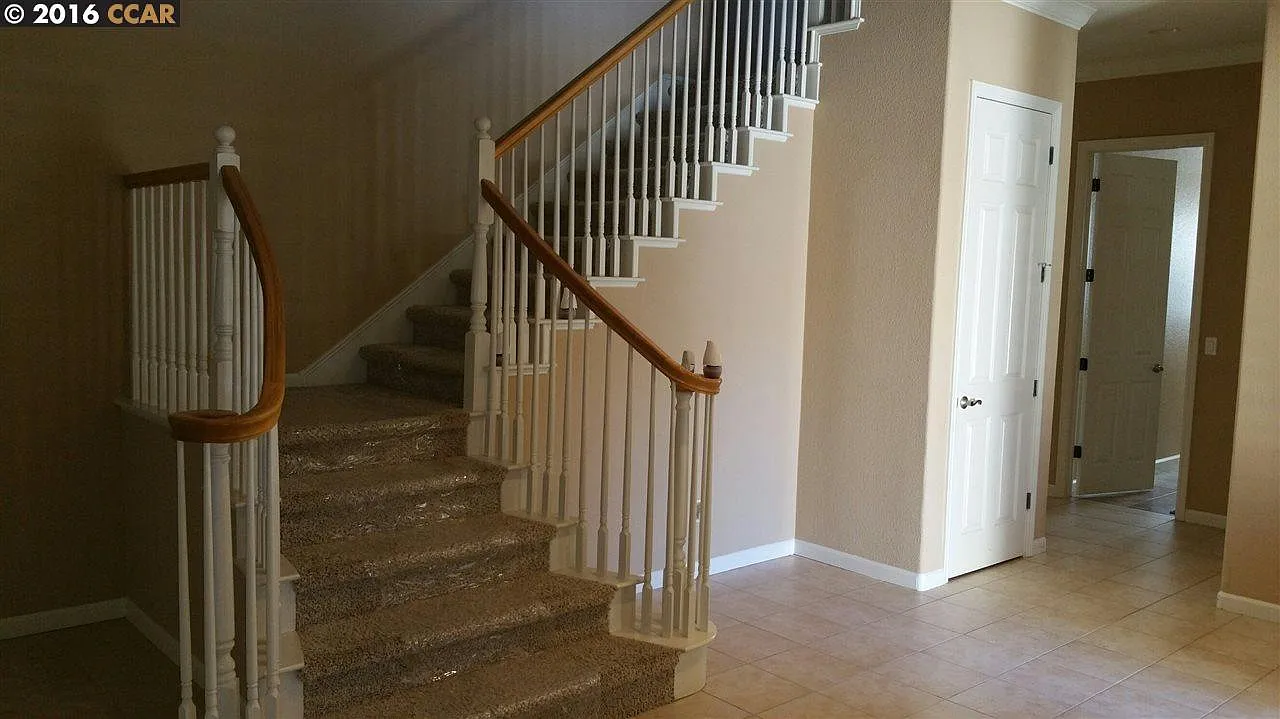 2136 Bridgeport Loop photo 1