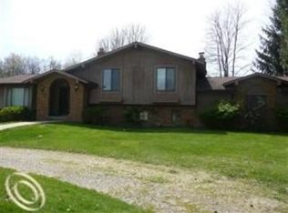 7055 Eveline Dr, Holly, MI 48442