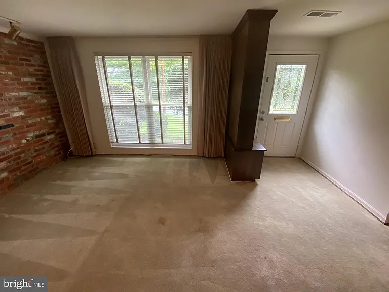 6411 E Halbert Rd — Photo 7