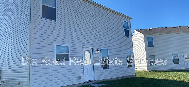 4 bed, 2.5 bath, 1480 sqft, $2,125 — Photo 3