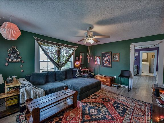 5th image of 1621 18th Ave E