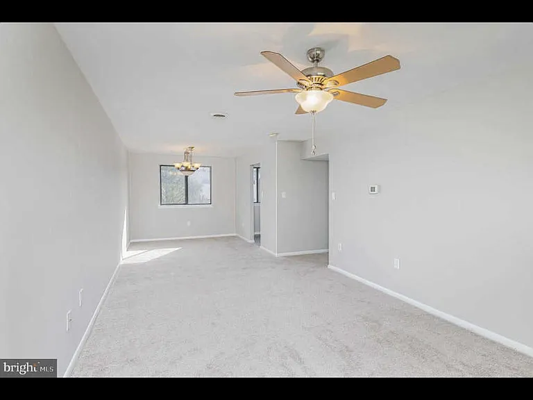 49 Six Holly Dr #6 — Photo 5