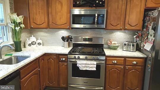 3rd image of 13905 Bauer Dr