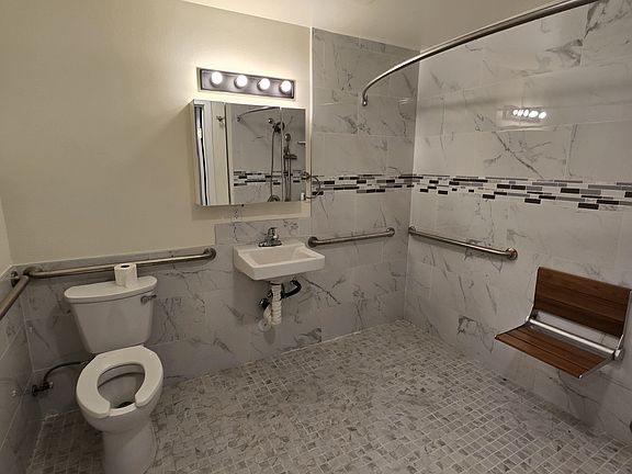 5th image of 712 W Slauson Ave #1