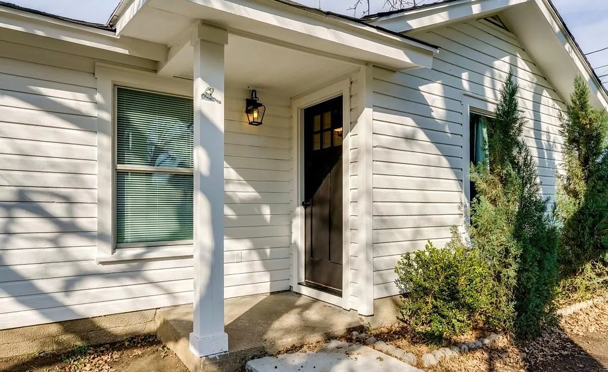 Building Photo - 2021 Bluebonnet Dr