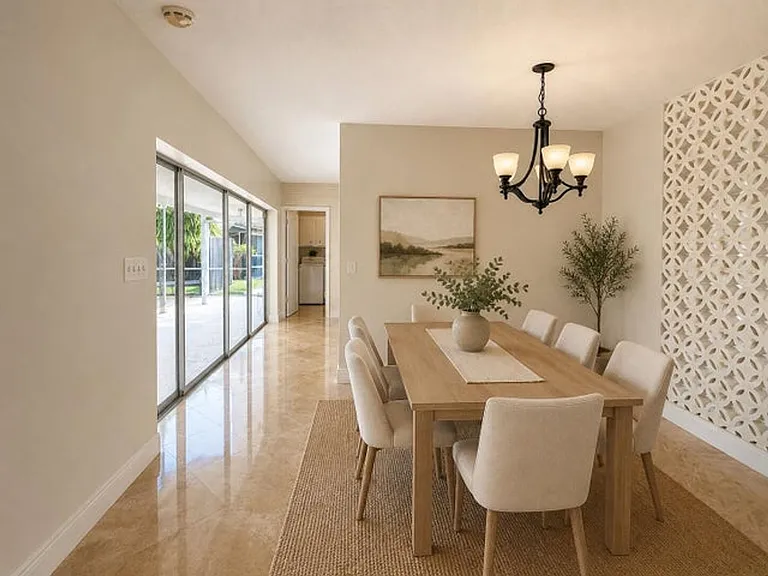 461 SW 54th Ave — Photo 4