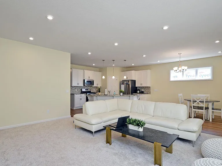 1939 Mulberry Ln — Photo 6