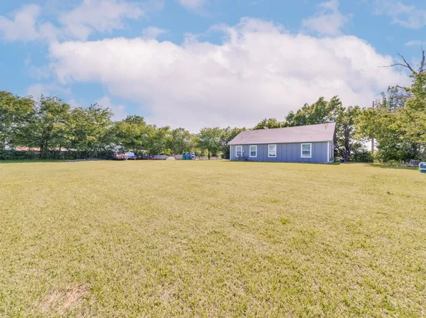 709 W Live Oak St, Alvord, TX 76225
