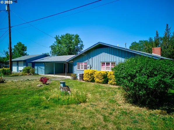 3034 Fisher Rd, Roseburg, OR 97471