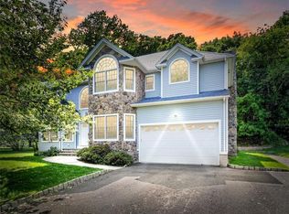 81 Fillmore St, Pearl River, NY 10965