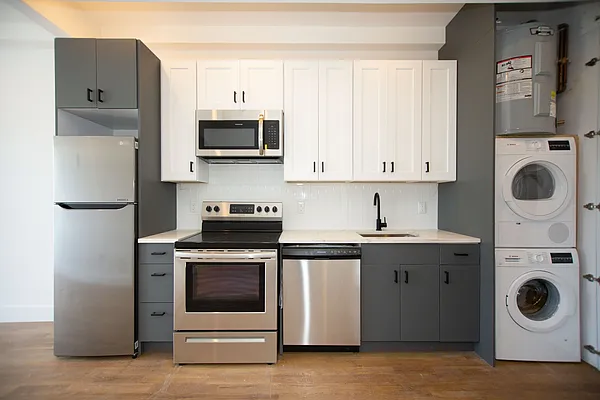 Rented by Venn NY Inc | media 17