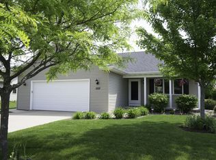 1557 Dalebrook Dr, Neenah, WI 54956