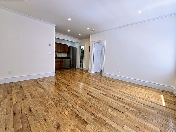 2nd image of 51 E 34th St #2V