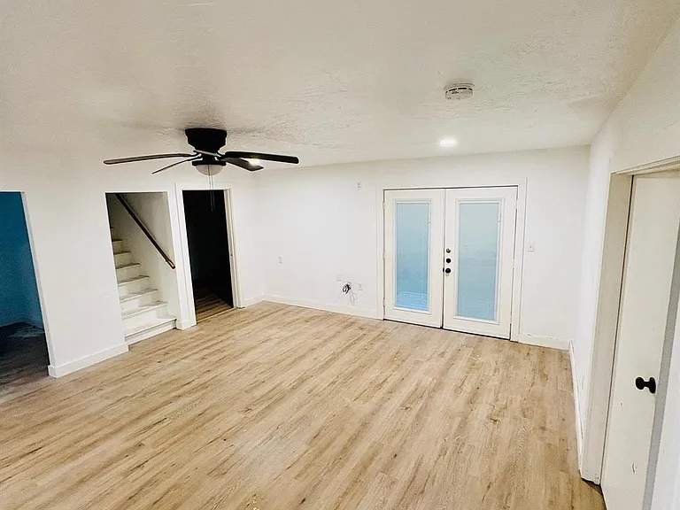 502 Independence St — Photo 22