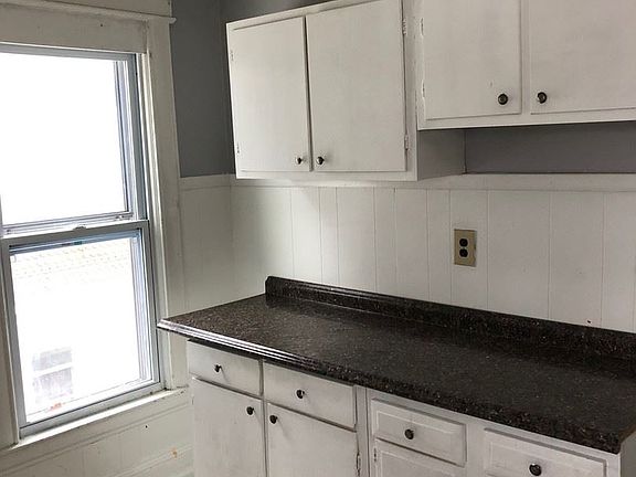 2nd image of 218 W Beard Ave