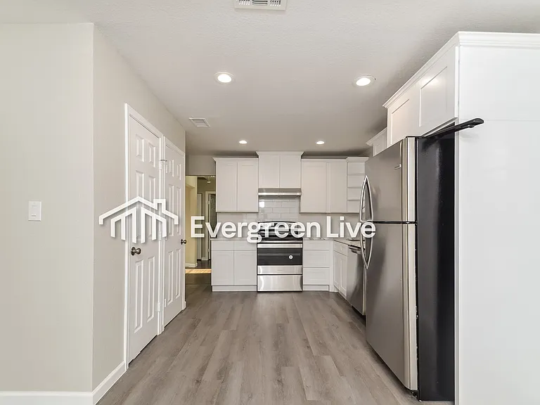 3811 Vanette Ln — Photo 4