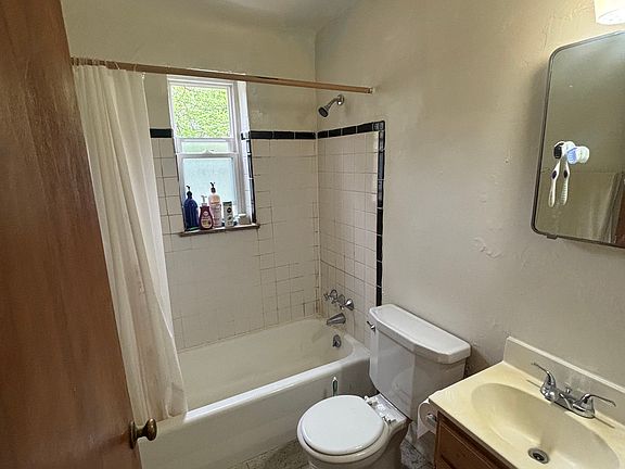 2nd image of 412 Volkert Pl APT 3