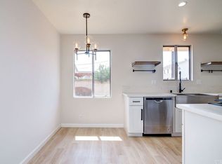 12312 207th St, Lakewood, CA 90715