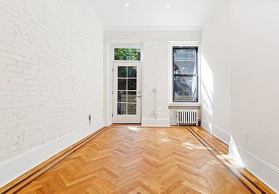 4th image of 46 Bank St #1