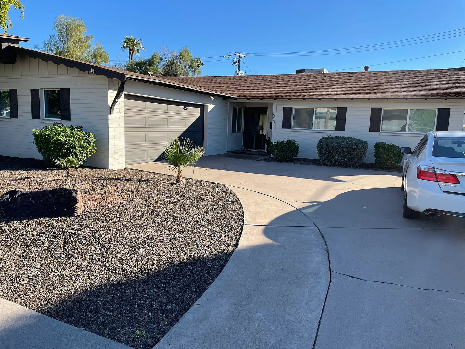 8601 E Berridge Ln — Photo 2