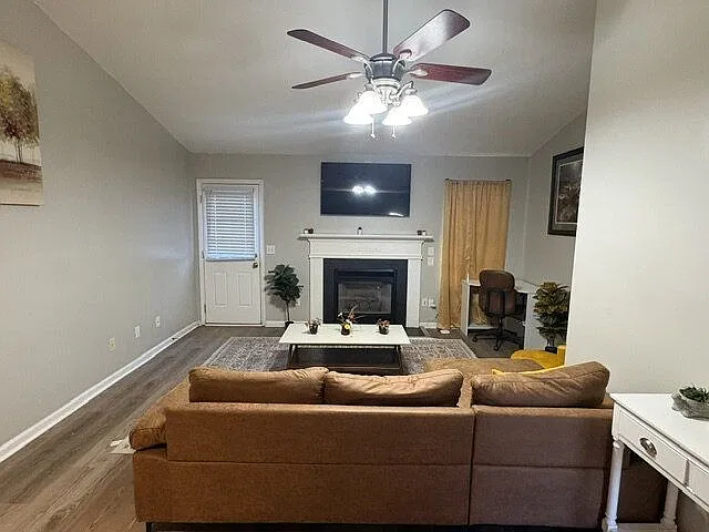 2 bed, 2.0 bath, 1068 sqft, $1,575 — Photo 2