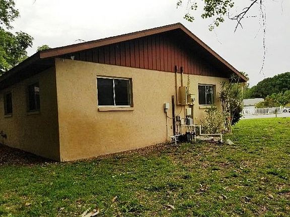 2nd image of 6904 Heritage Ln