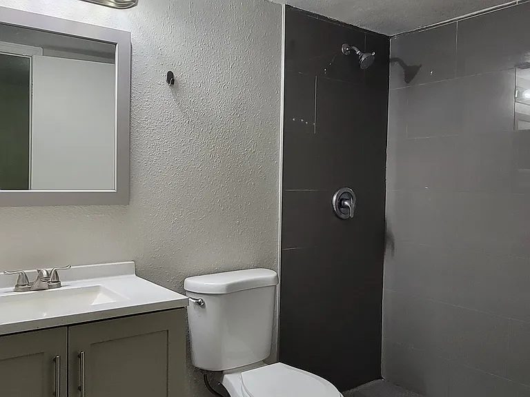 6148 Westgate Dr #103 — Photo 31