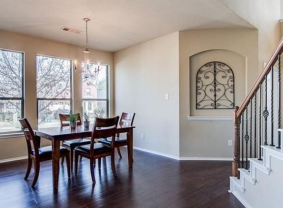 2nd image of 621 Twin Knoll Dr