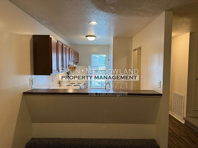 10409 Victoria Dr #D — Photo 13