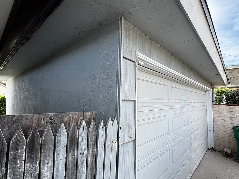 4920 Rockford Dr — Photo 3