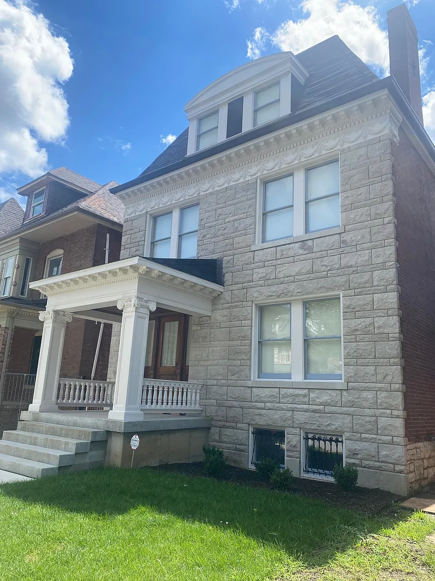 5258 Maple Ave photo 1