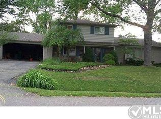 25331 Lyncastle St, Farmington Hills, MI 48336