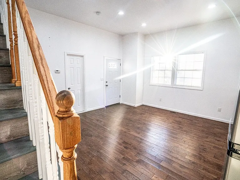 43-45 Case Ave — Photo 9