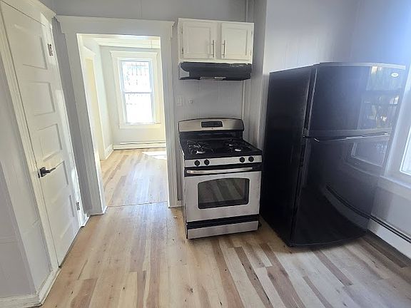 3rd image of 900 Flora St #1RA
