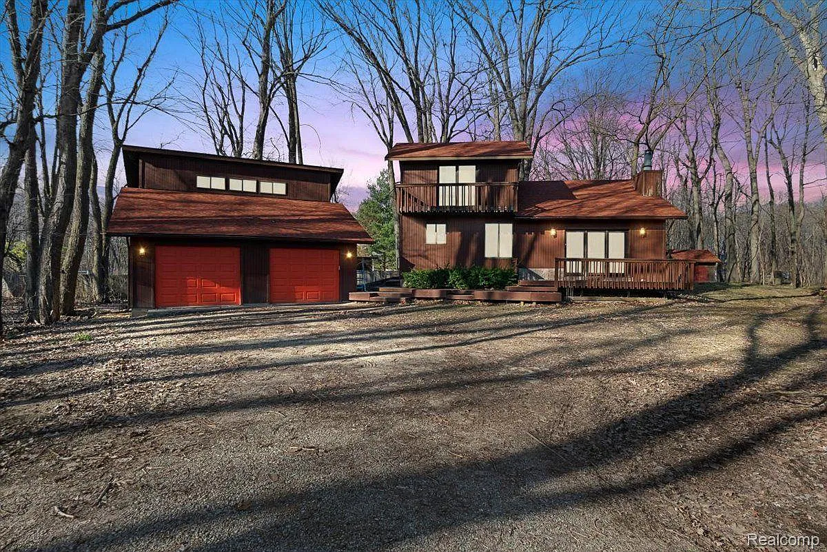 9089 Willow Rd photo 1