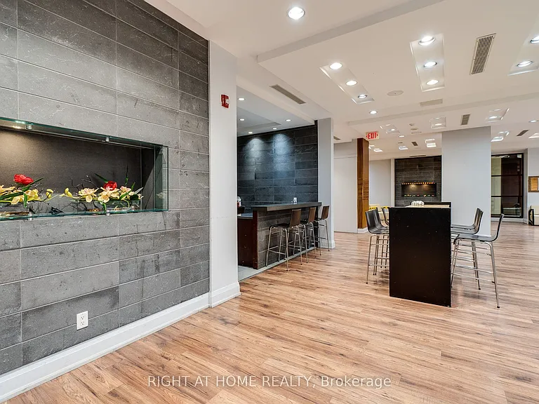 310 Burnhamthorpe Rd W #1713 — Photo 44
