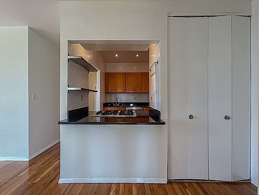1st image of 1 Tiffany Pl APT 4P