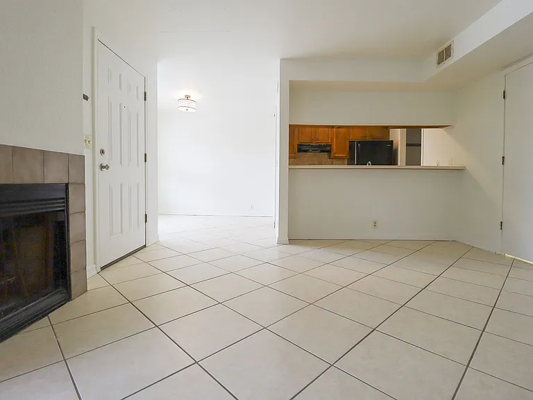2433 E 87th St #282 — Photo 3