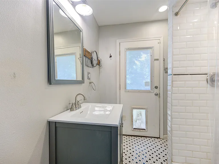 5019 Oak Forest Dr — Photo 24