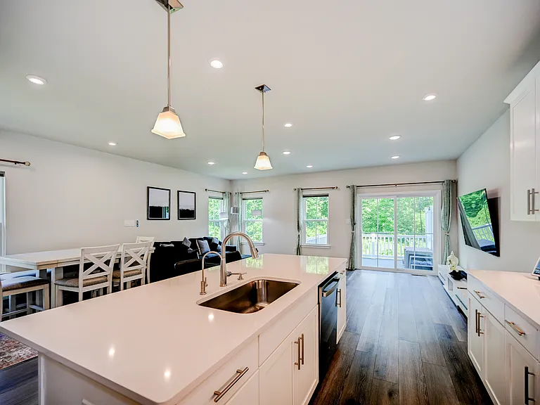 56 Pratt Ln — Photo 17