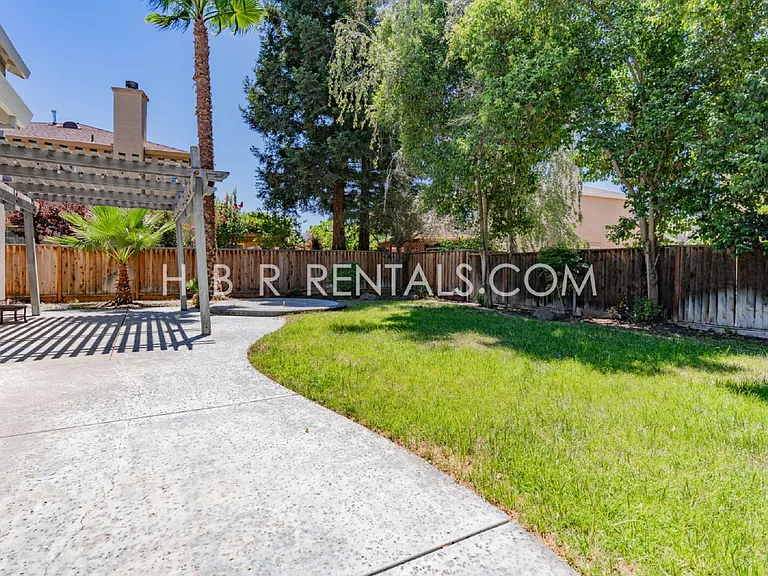 483 Summer Ln — Photo 31