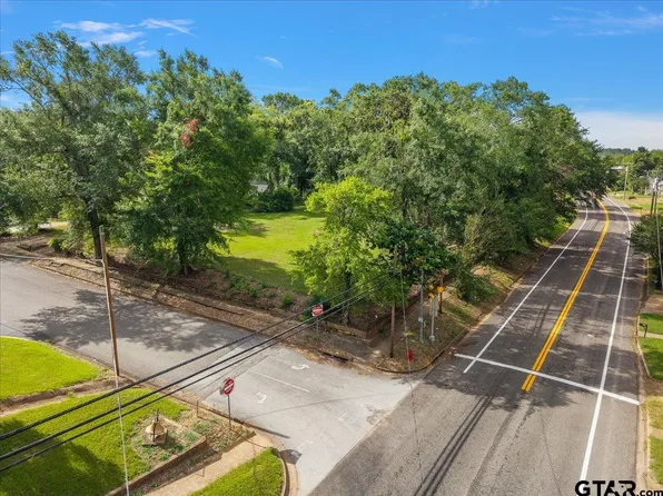 262 N Henderson St, Rusk, TX 75785