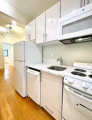 Rented by Compass | media 7