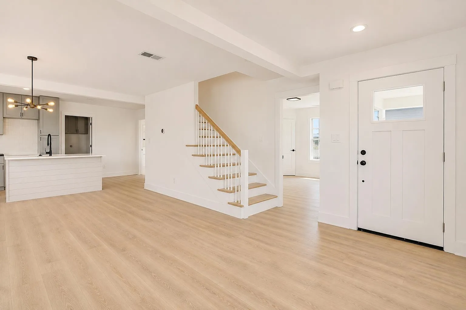 3 bed, 2.0 bath, 1574 sqft, $2,500 — Photo 4