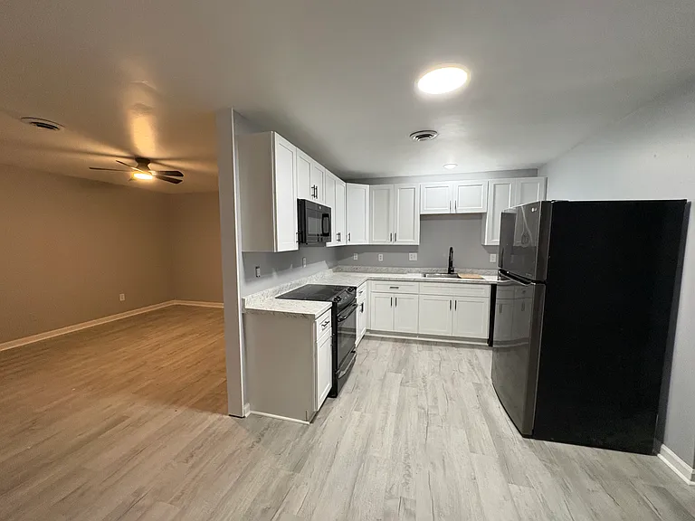 7004 Warwick Blvd — Photo 3