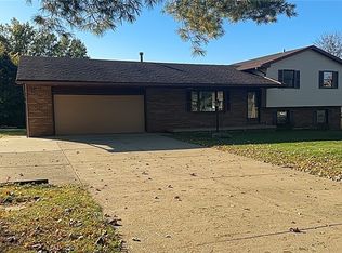 3299 Crestview Dr, Wooster, OH 44691