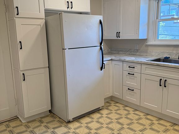 4th image of 1518 1st Ave W