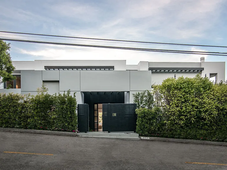 930 N Tigertail Rd — Photo 2