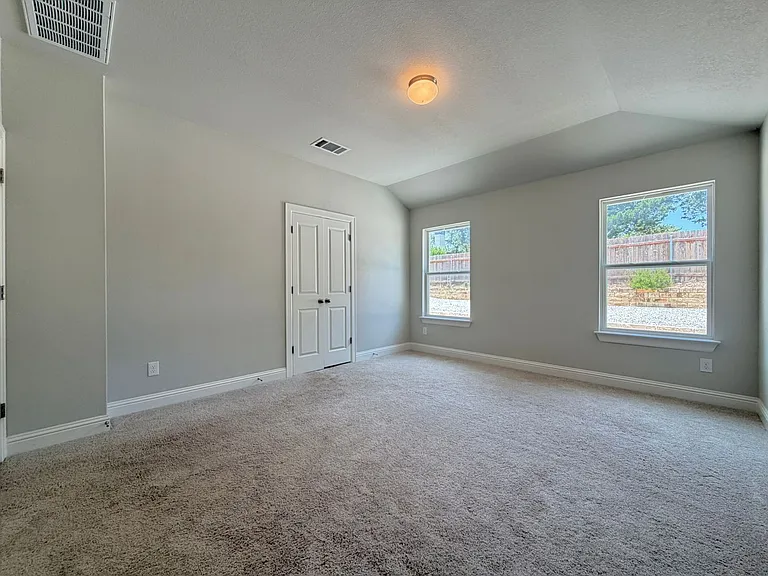 4300 Liberty Ln — Photo 18
