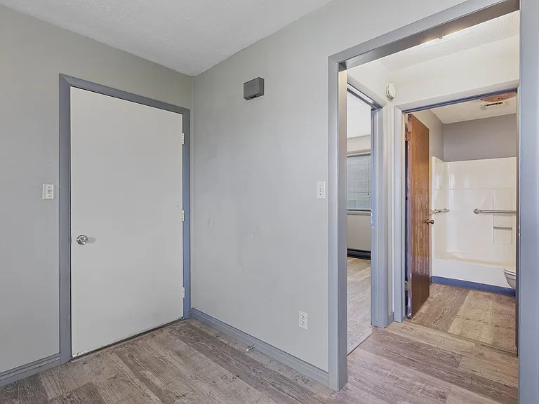 L171ER — Photo 13